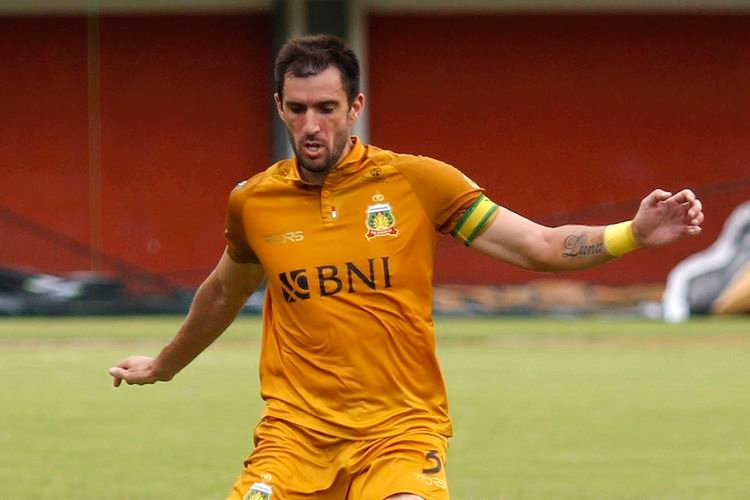 PSIM Yogyakarta yang berambisi promosi ke Liga 1 memilih merekrut pelatih asing, Vladimir Vujovic untuk menangani tim. Vujovic saat masih bermain dengan membela Bhayangkara FC. (foto: istimewa)