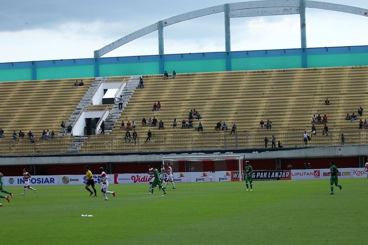 Pelatih PSS Sleman Seto Nurdiantara berharap suporter tetap memberi dukungan kepada tim kesayangan dalam kondisi apa pun. Tampak salah satu tribun yang diisi beberapa gelintir suporter karena aksi boikot. (foto: Olenas.id/Gonang Susatyo)