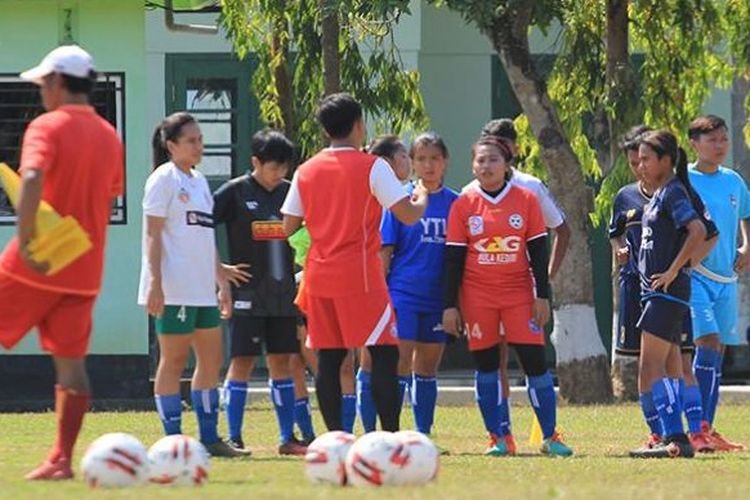 Arema Putri sedang berlatih. (Foto : wearemania)