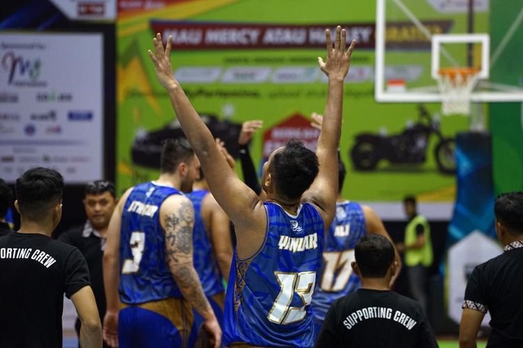 Tim BPD DIY Bima Perkasa mengawali pertarungan di Piala Raja Jogja Istimewa Cup 2019 menghadapi Amartha Hangtuah di GOR Amongrogo, Yogyakarta, Selasa (1/10/2019). (Foto: istimewa).