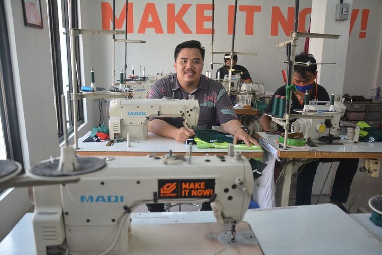 Owner DJ Sport Dimas Yustisia me-launching markas baru dari produk jersey ini di Sragen, Jawa Tengah. (Foto: istimewa)