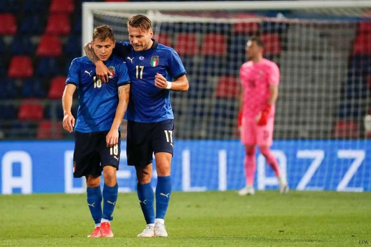 Italia bukan tim unggulan di Euro 2020. Striker Italia Ciro Immobile (kanan) di sebuah pertandingan. (Foto: olenas.id/football-italia.net)