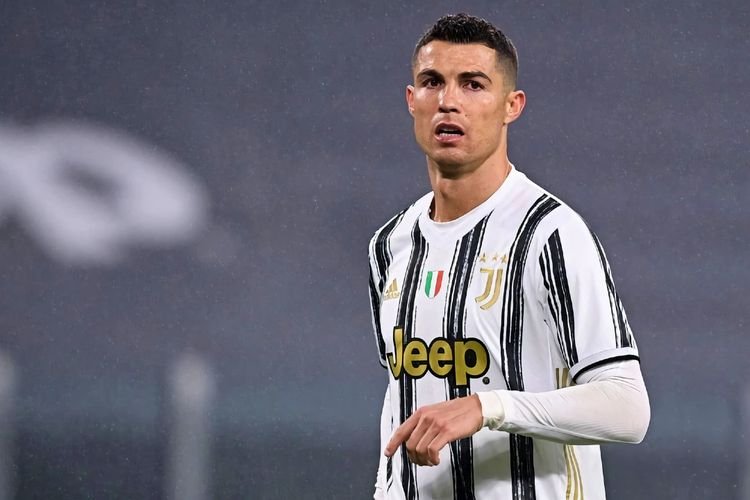 Pemain depan  Cristiano Ronaldo bertahan di Juventus. (Foto: olenas.id/thesun.co,uk)