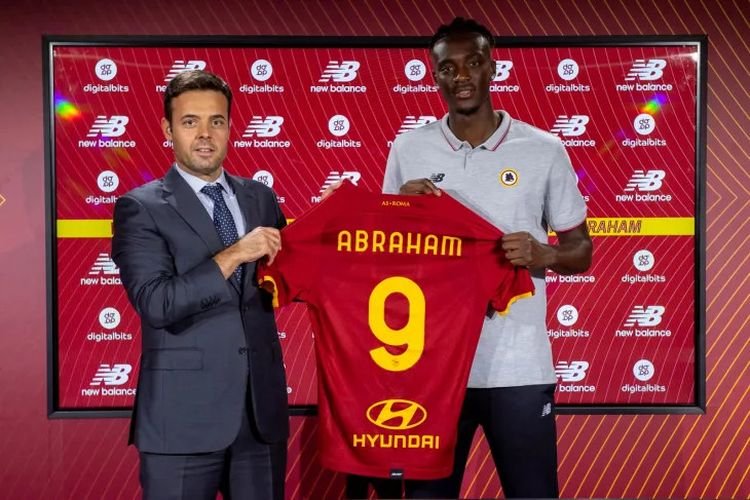 AS Roma mendatangkan striker Tammy Abraham (kanan) dari Chelsea. (Foto: olenas.id/asroma.com)