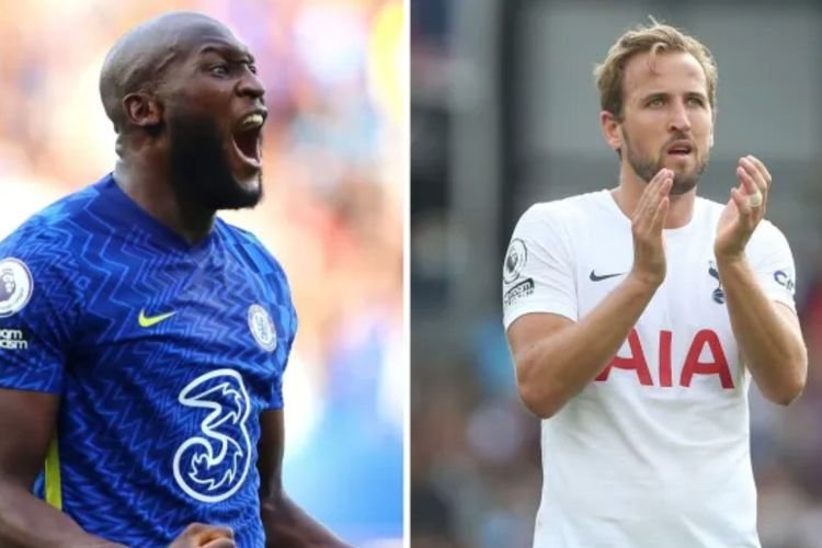 Adu tajam striker Tottenham Hotspur Harry Kane (kanan) dan striker Chelsea Romelu Lukaku (kiri) dalam London Derby. (Foto: olenas.id/thesun.co.uk)