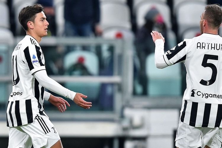 Striker Juventus Paulo Dybala (kiri). (Foto: olenas.id/Football Italia)