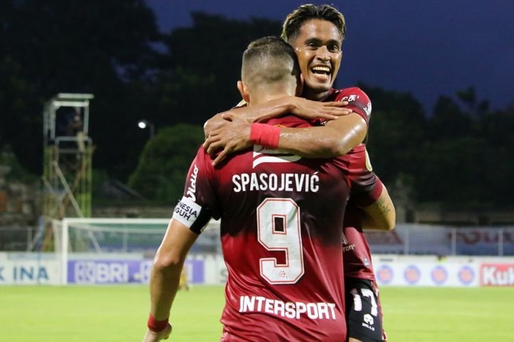 Striker Bali United Ilija Spasojevic merayakan gol di laga melawan Arema FC di Liga 1 2021/2022. (Foto: olenas.id/Liga Indonesia Baru)