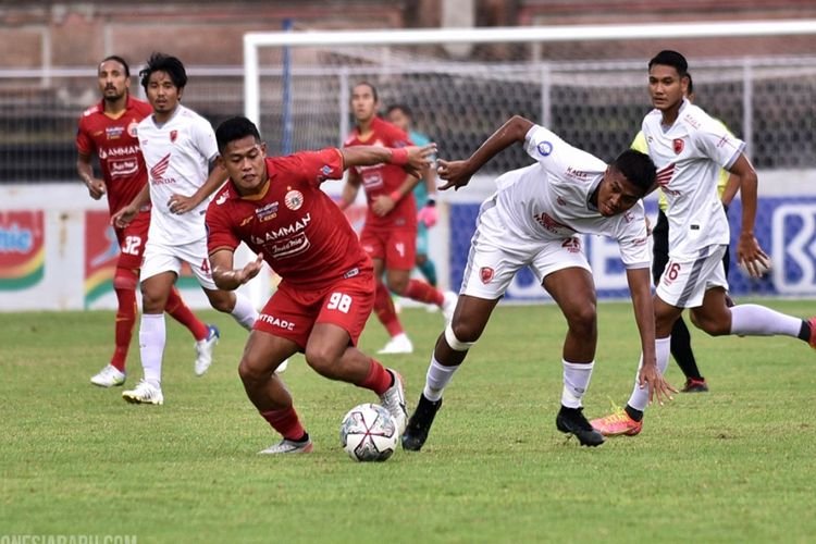 Persija Jakarta saat menghadapi PSM Makassar di pertandingan Liga 1 2021/2022. (Foto: olenas.id/Liga Indonesia Baru)