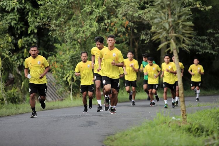 PSS Sleman bersaing dengan Persis Solo di turnamen pramusim 2022. PSS saat latihan. (Dok: PSS Sleman)