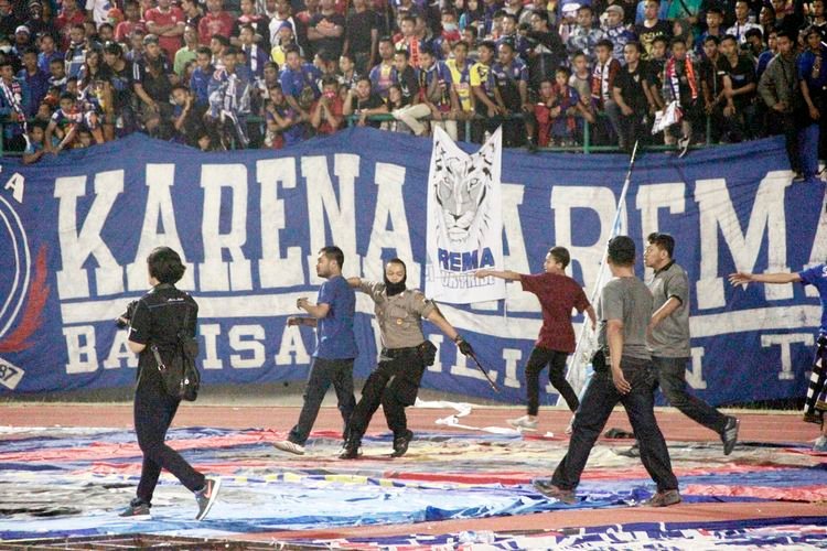 Aremania, suporter Arema FC. (Foto: Olenas.id/Gonang Susatyo)