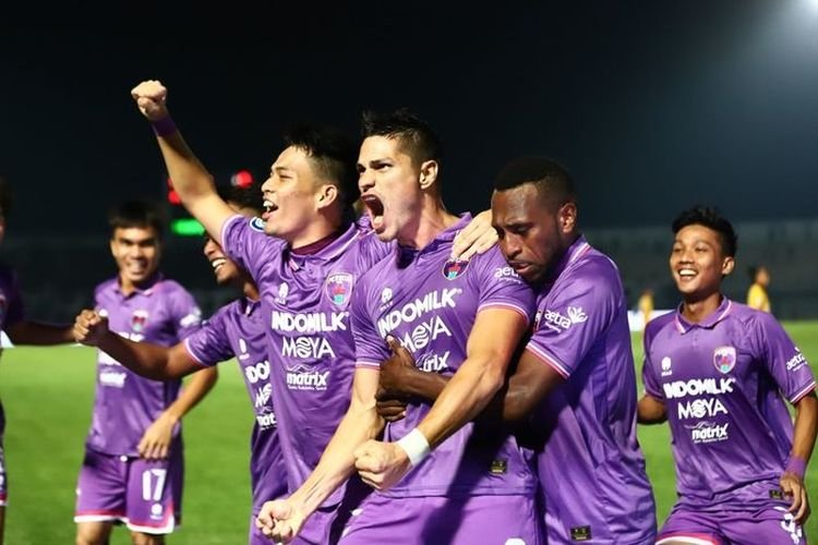 Pemain Persita Tangerang rayakan gol Fergonzi. (Foto : media Persita)