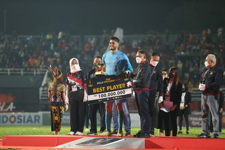 Pemain Terbaik, Adilson Maringa (Foto : pialapresiden.id)