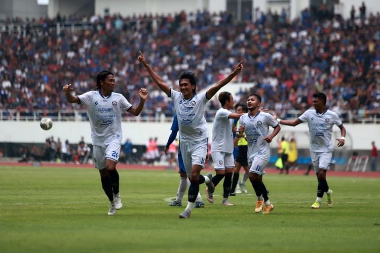 Pemain Arema FC merayakan kemenangan. (Foto: dok. Arema FC)
