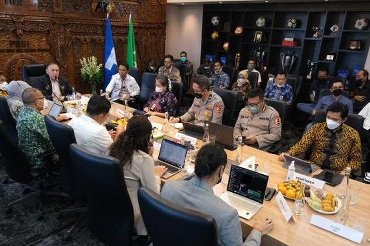 Satgas Transformasi Sepakbola Indonesia saat menggelar rapat perdana (Foto : Dok.PSSI)