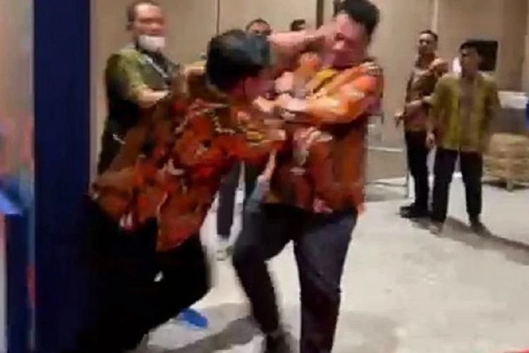 Adu jotos anggota HIPMI (Foto : tangkapan layar)