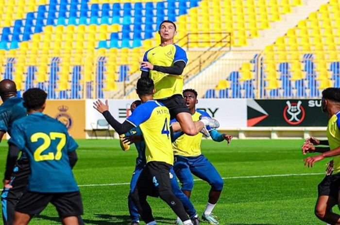 Lompatan Ronaldo membuat pemain Al Nassr melongo