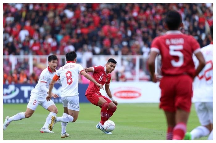 Indonesia optimistis mengalahkan Vietnam di semifinal kedua dan lolos ke final Piala AFF 2022. Timnas (merah) saat menghadapi Vietnam di semifinal pertama.