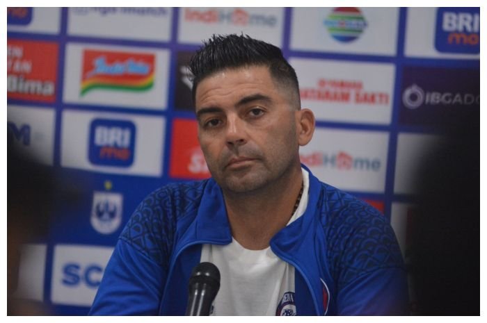 Pelatih Arema FC Javier Roca.