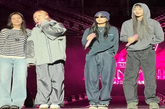 Blackpink dengan penampilan yang lebih tertutup dan sporty