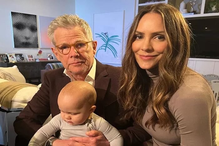 David Foster bersama isterinya, Chatarine McPhee dan bayinya