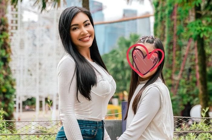 Denada dan puterinya, Aisha
