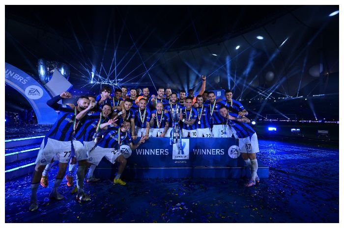 Inter Milan tampil sebagai juara Supercoppa Italiana setelah mengalahkan AC Milan 3-0 di Stadion King Fadh International, Kamis, 19 Januari 2023 dini hari WIB.
