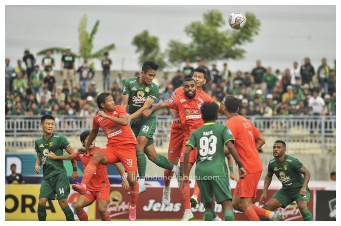 Persebaya Surabaya mengalahkan Borneo FC dalam drama lima gol di pertandingan Liga 1 2022/2023.