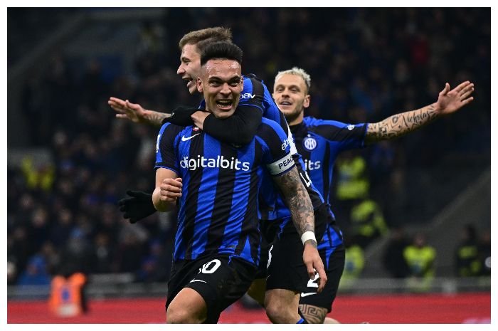 Striker Inter Milan Lautaro Martinez merayakan gol ke gawang AC Milan dalam Derby della Madonnina, Senin, 6 Februari 2023 dini hari  WIB. Inter menang 1-0.
