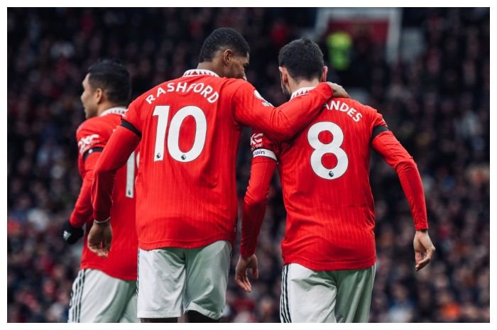 Manchester United memburu kemenangan ke-14 di laga home saat menjamu  Leeds United.