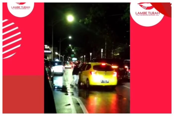 Aksi brutal sopir mobil SV terhadap mobil kuning.