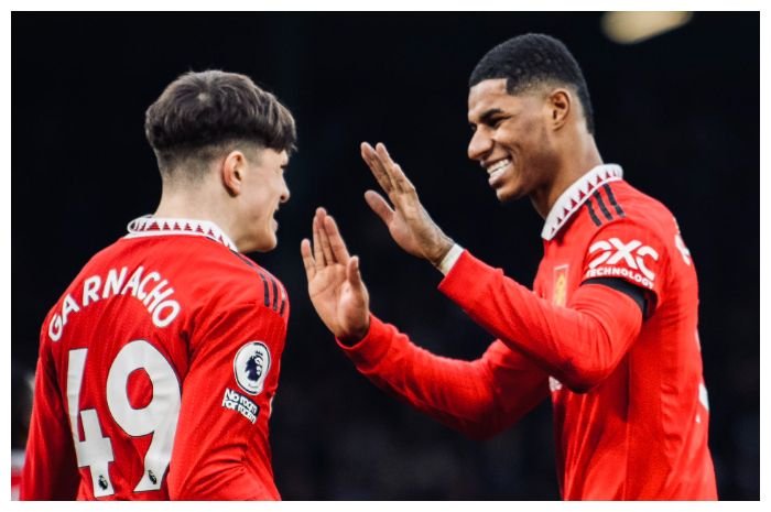 Manchester United berpeluang juara atau gagal di Liga Premier Inggris.