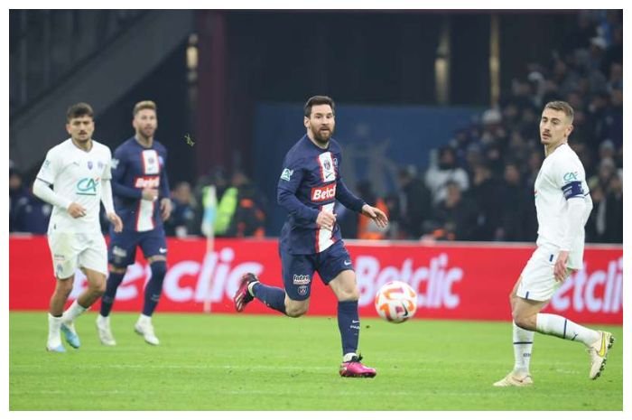 Bintang Paris Saint-Germain Lionel Messi bisa tampil melawan Monaco.