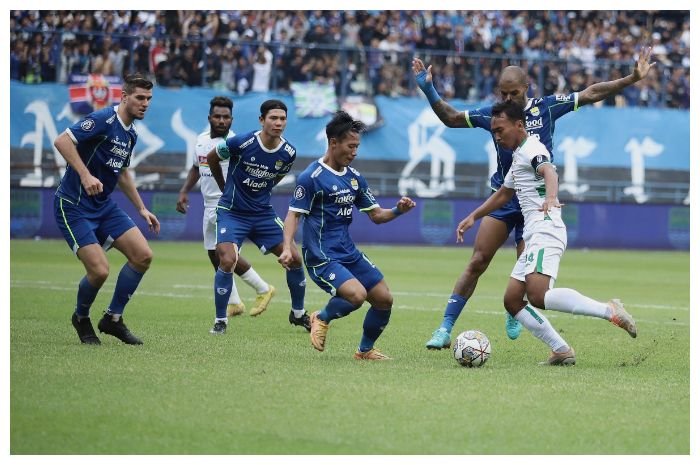 Persib Bandung kembali ke puncak klasemen Liga 1 2022/2023 setelah mengalahkan PSS Sleman 2-0, Minggu, 5 Februari 2023.