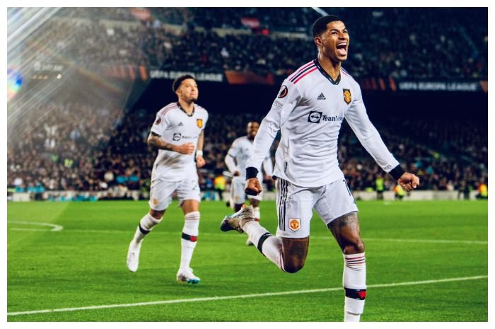 Pemain Manchester United Marcus Rashford merayakan gol di laga melawan Barcelona di Liga Europa di Camp Nou, Juat, 17 Februari 2023 dini hari WIB.