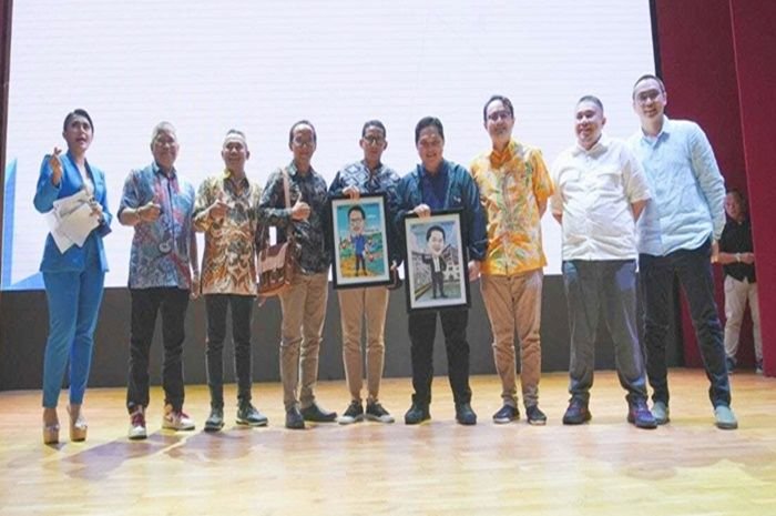 Menteri BUMN, Erick Thohir dan Menparekraf, Sandiaga Uno saat launching Jaringan Pimred Promedia