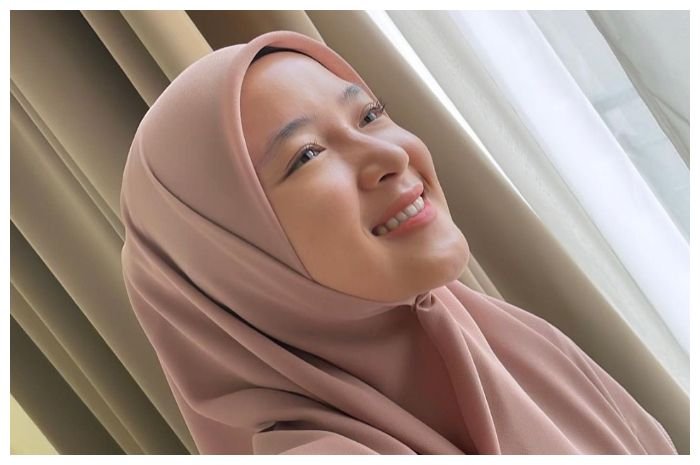 Penyanyi Nissa Sabyan yang terlihat cantik.
