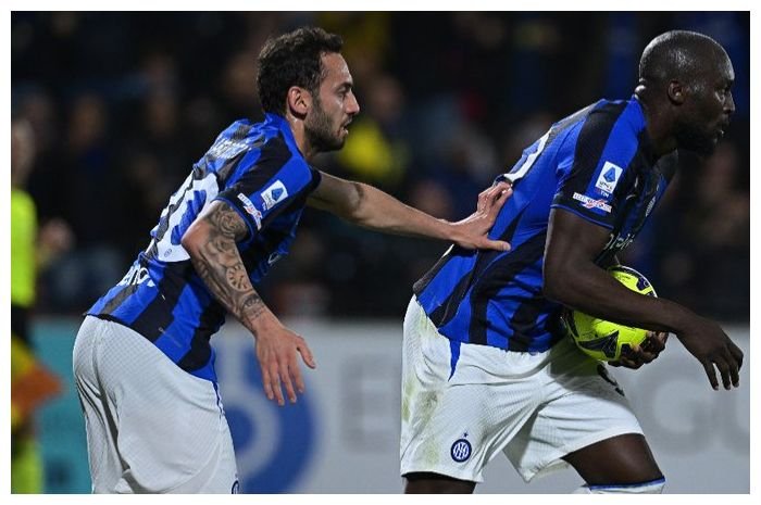 Striker Romelu Lukaku (kanan) tak disiapkan tampil saat Inter Milan menghadapi Porto di leg kedua 16 besar Liga Champions, Rabu, 15 Maret 2023 dini hari WIB.