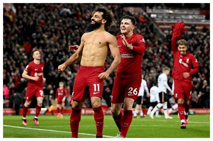 Bintang Liverpool Mohamed Salah saat merayakan gol di laga melawan Manchester United di Liga Pemier Inggris di Stadion Anfield, Minggu, 5 Maret 2023 malam WIB. Salah pecahkan rekor gol dan membawa Liverpool menang 7-0.