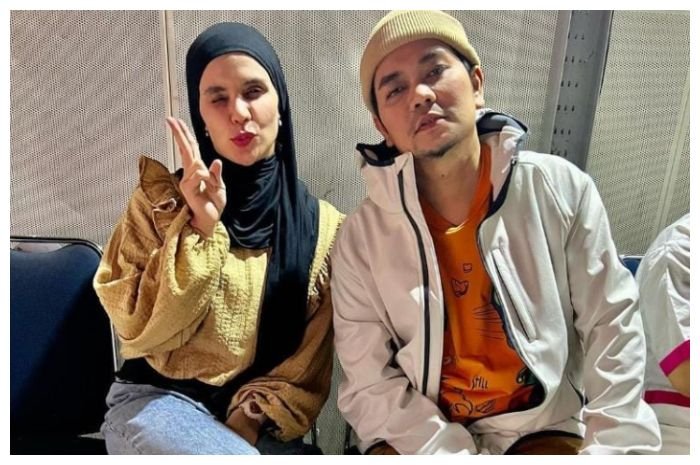 Aldila Jelita unggah foto bareng bersama suaminya Indra Bekti  yang digugat cerai.