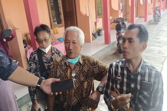 Heri Prasetyo saat diwawancari wartawan
