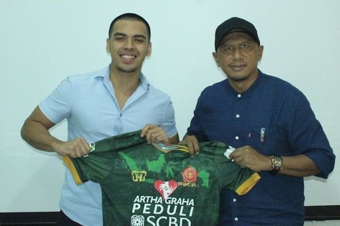 Presiden Persikabo, Bimo Wirjasoekarta bersama pelatih Rahmad Darmawan