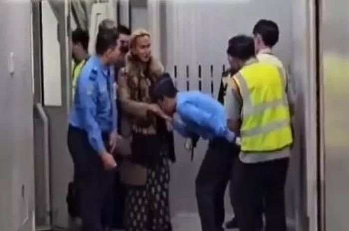 Habib Bahar bin Smith dijemput tiga petugas Avsec