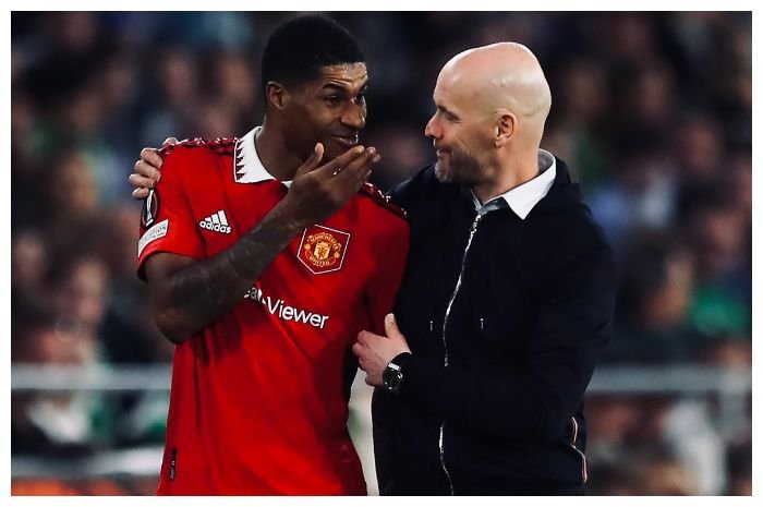 Pelatih Manchester United Erik ten Hag bersama Marcus Rashford.