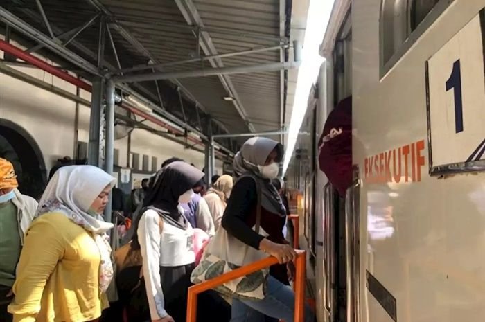 Ilustrasi penumpang kereta api