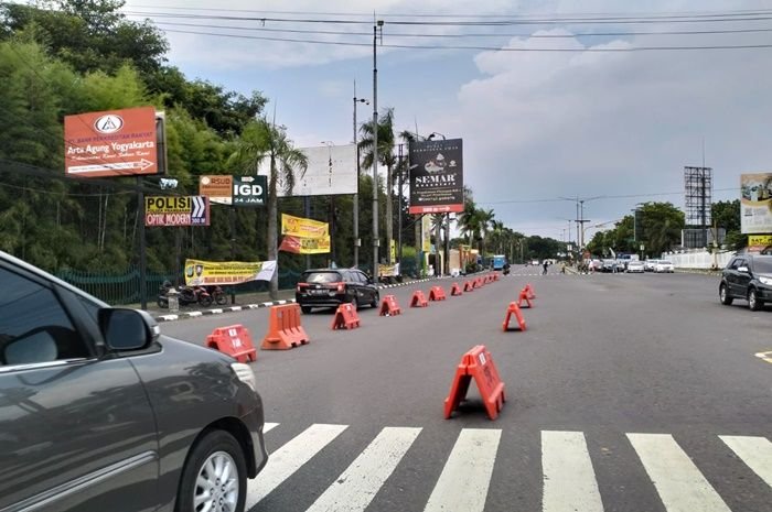 Suasana lalu lintas di daerah Prambanan