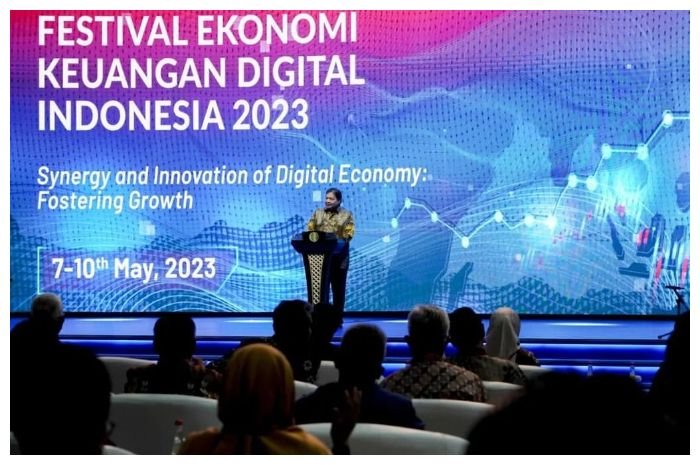 Menteri Koordinator bidang Perekonomian Airlangga Hartarto dalam acara Festival Ekonomi Keuangan Digital Indonesia (FEKDI) 2023.
