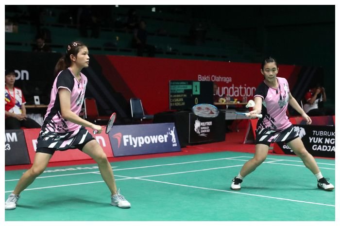 Ganda putri Banthongyord Kodchaporn Chaichana/Pannawee Polyiam berlaga di semifinal Polytron Superliga Junior 2023.