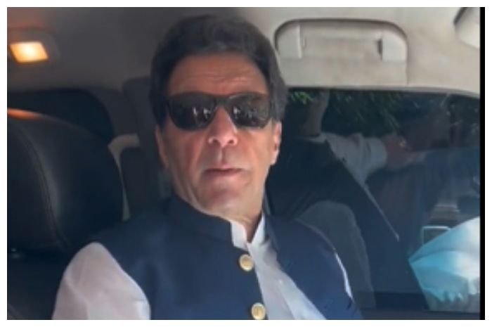 Mantan PM Pakistan Imran Khan ditangkap saat disidang di pengadilan.