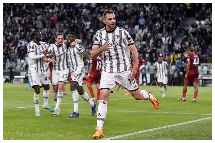 Federico Gatti merayakan gol yang menyelamatkan Juventus dari kekalahan lawan Sevilla di Liga Europa..