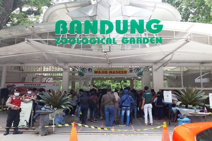 Suasana Kebun Binatang Bandung